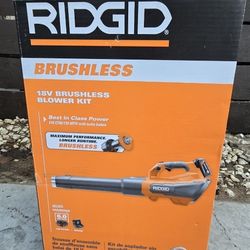 🆕️RIDGID

18V Brushless 130 MPH 510 CFM Cordless Battery Leaf Blower with 6.0 Ah MAX Output Battery and Charger

