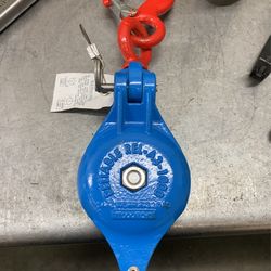 Thousand pound roller shackle