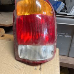 Right Tail Light On 03 Ford ranger $10