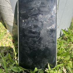 Selling a iPhone XR (128GB) in great working condition.