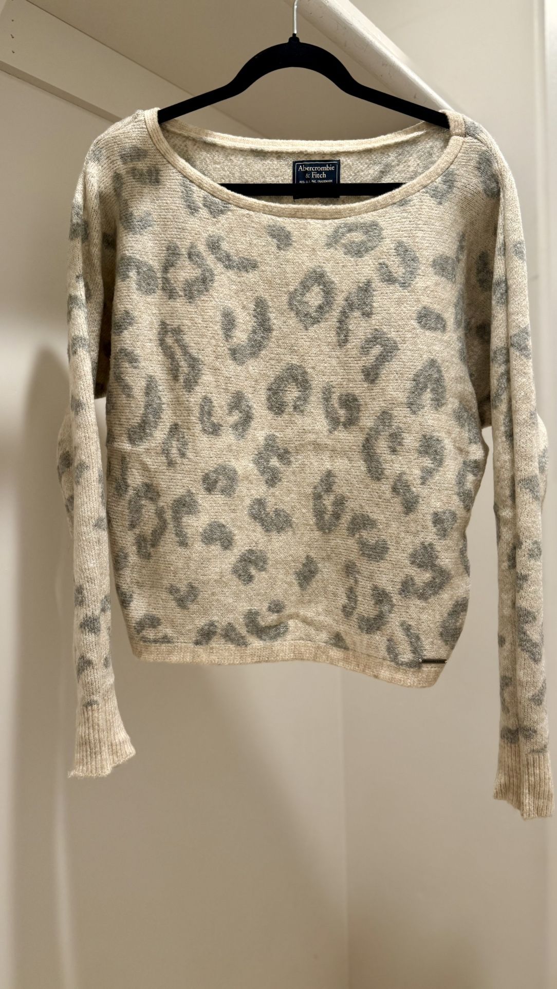 NWOT Abercrombie Sweater Size S