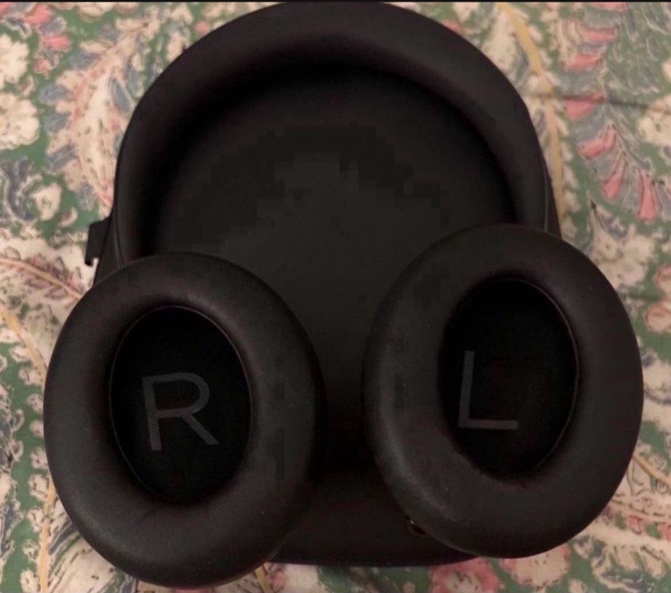 Bose Canceling Noise Headphones 700 Black Color Coming With Case.