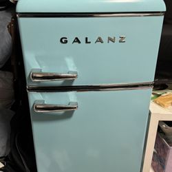 mini fridge 