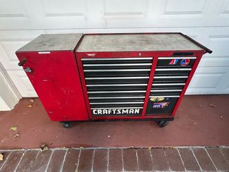 Mechanic Craftsman rolling toolbox and storage in good condition ready to work