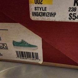 WOMENS VANS SIZE 8...GOOD CONDITION