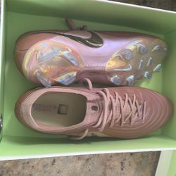 Tiempo Cleats