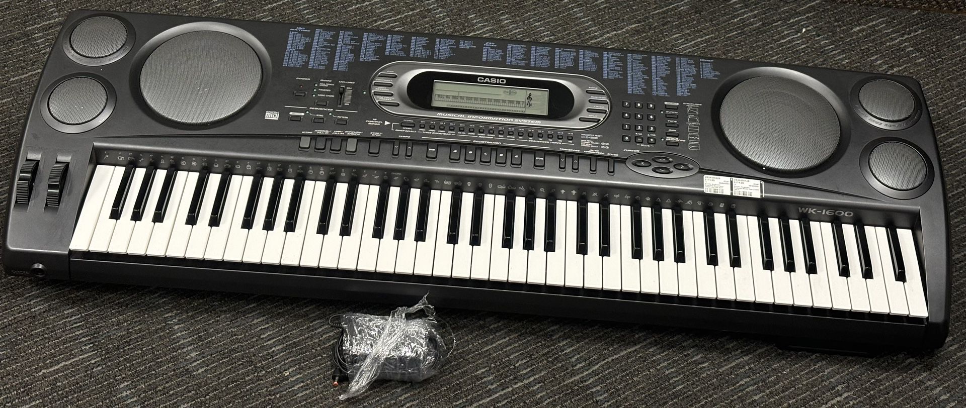 Casio Wk-1600 76 Key Keyboard Synthesizer