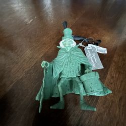 Disneyland Haunted Mansion Hatbox Ghost Ornament 