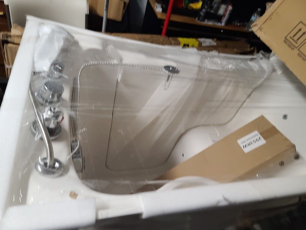 Walk in bathroom tub wheelchair access