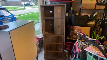 Used entertainment center 4-drawers