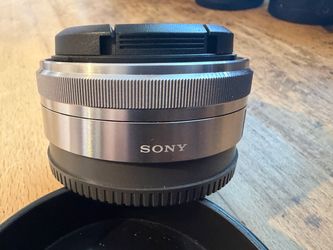Sony E 16mm f/2.8 pancake lens