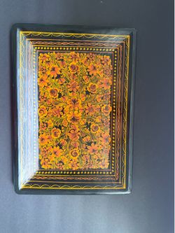 Beautiful tray. Multiple uses. Vintage