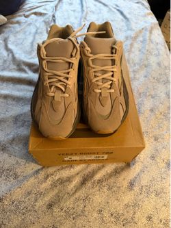 Yeezy 700 size 8