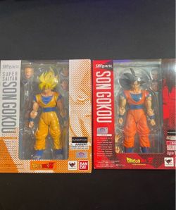 S.H. Figuarts Super Saiyan Son Goku (2010) and Son Goku (2014) Bandai Original Action Figures