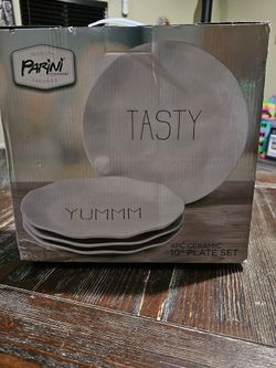New 4 Piece Ceramic 10in Plate Set