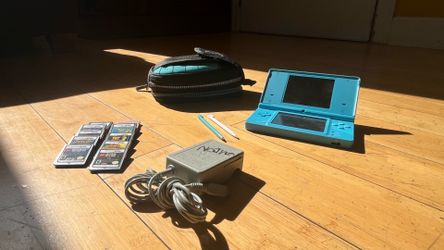 Nintendo DSI Aqua with Charger games and stylus’s