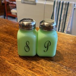 Jadeite Salt & Pepper Shaker