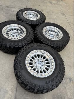KMC rims 17x8.5 6 lugs 6x139.7 used tires Falken 285/70r17 80% life