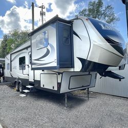 2018 Keystone Laredo RV Fifth Wheel Front Living