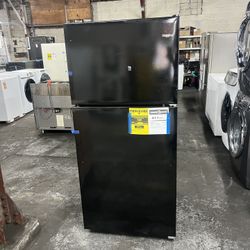 30 Inch Wide Whirlpool (18.2 cu. ft) Top Freezer Refrigerator (NEW Floor Model) (1 YR WARRANTY)