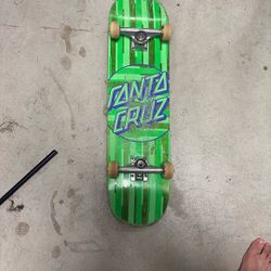 COMPLETE SKATEBOARD