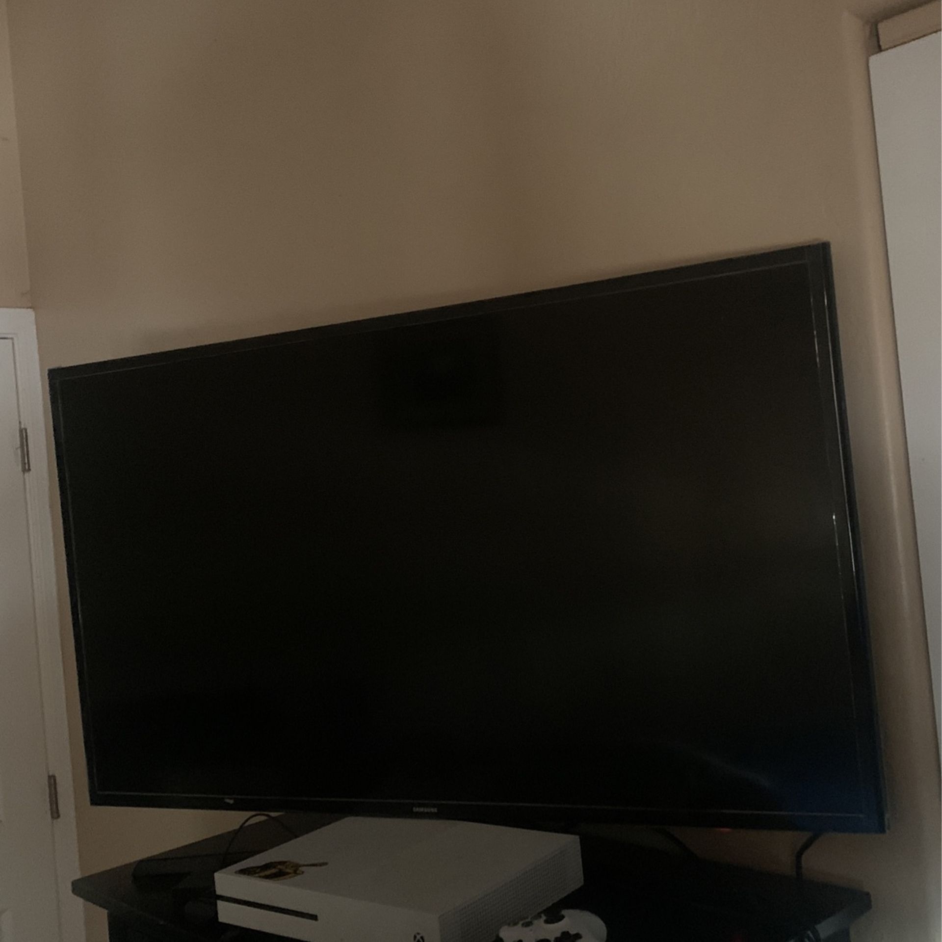 43’ Full HD Samsung TV (not smart)