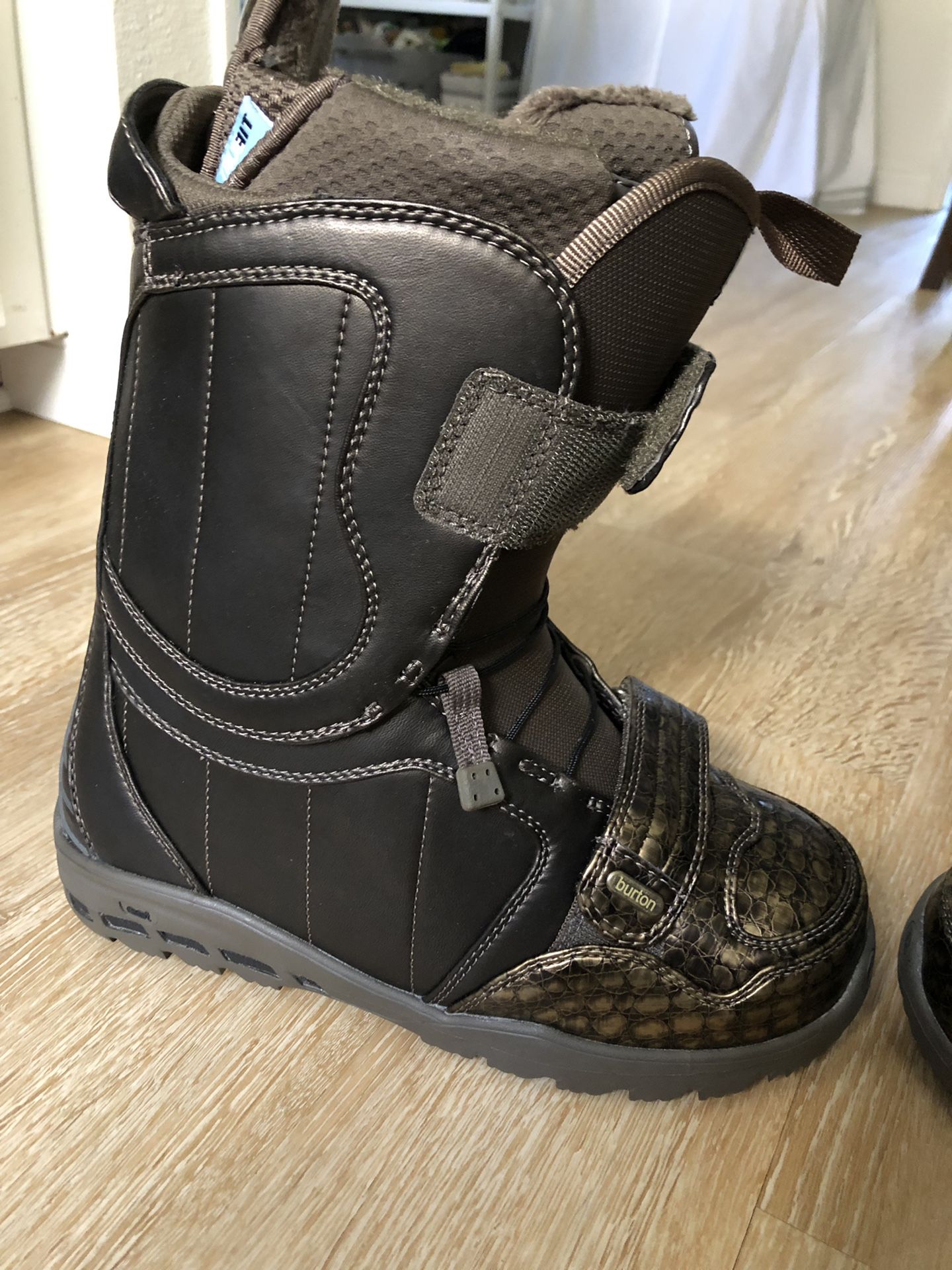 Burton Snowboarding Boots Women 8.5