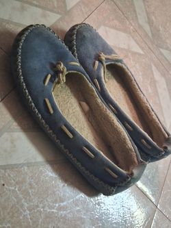 Women Moccasin Slippers.