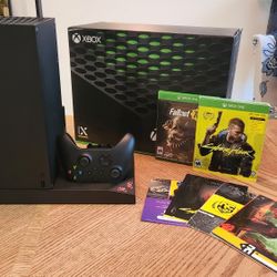 XBOX Series X 1TB, Rechargeable Controller, 2 Games