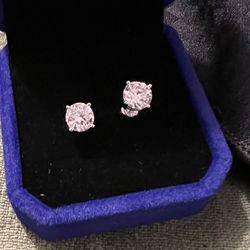 One carat total weight earrings