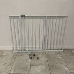 Extra Wide Pet Gate / Safety Gate - Fits Openings 29” - 47”