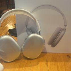 AirPod Max’s Like New