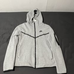 Gray Nike tech size M