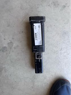 Tow hitch receiver- 5/8 to 2 inch