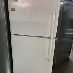 Frigidaire Top Freezer Fridge 21cf