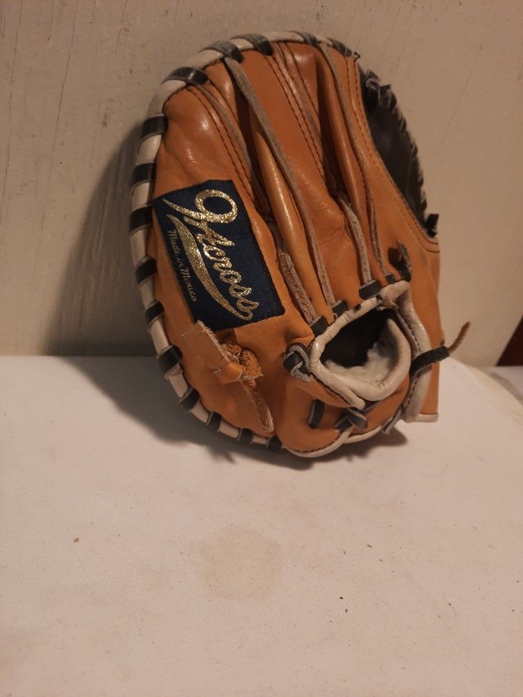 Training Glove, baseball/Softball for Sale in Artesia, CA OfferUp