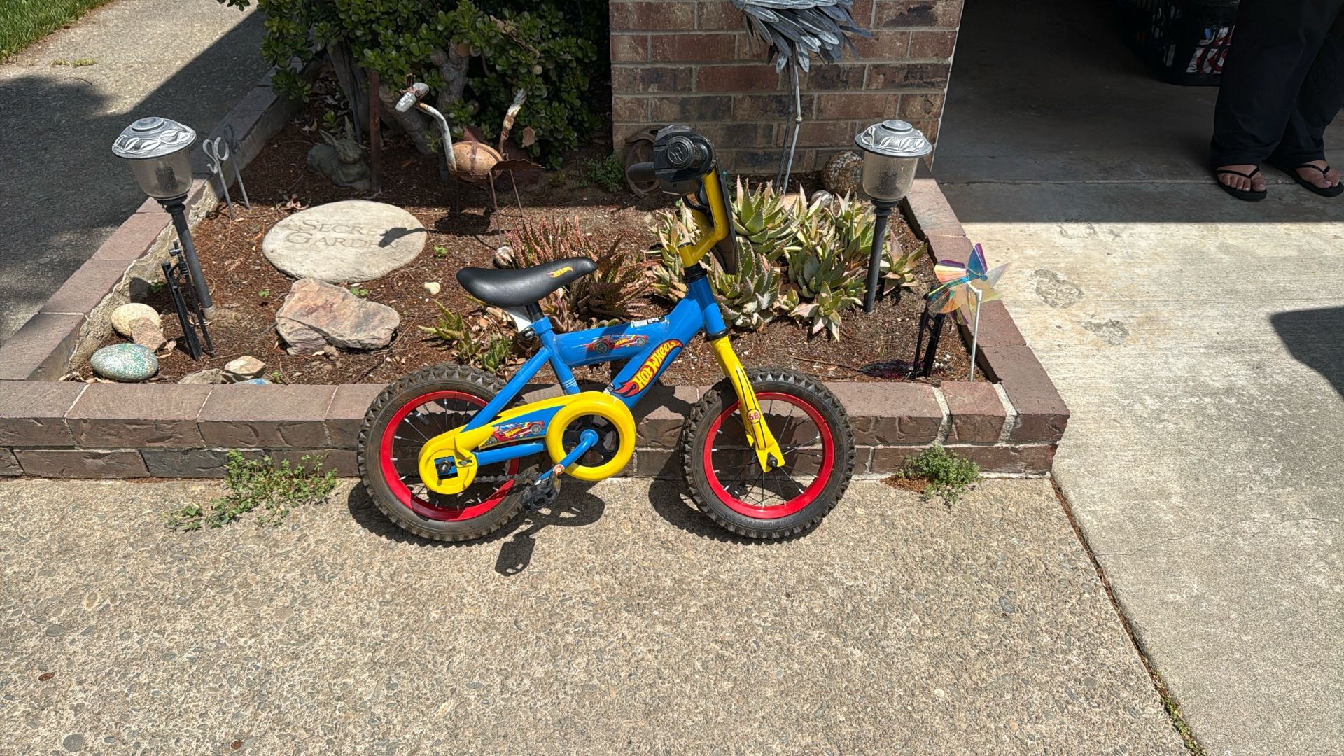 12 Inch Hot wheels Kids Bike No Training Wheels 