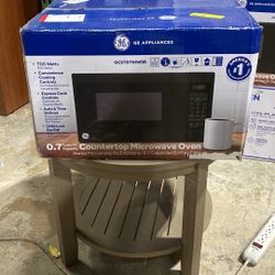 GE 0.7 Cu. Ft. Capacity countertop Microwave Oven  1 pcs  $95