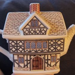 Sadler Pottery Teapot - Tudor House from English Country Houses Collection