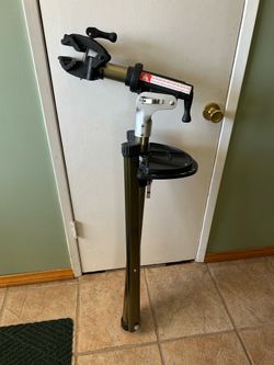 Bike repair stand