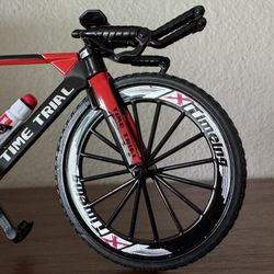RED Miniature Bike | Aero Road Bike | 1:10 Scale | Cycling Toy