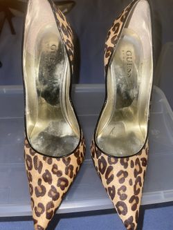 Guess Pumps