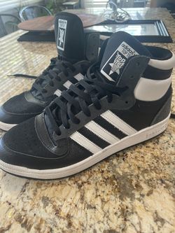 Size 9 Men's Adidas Shoes 