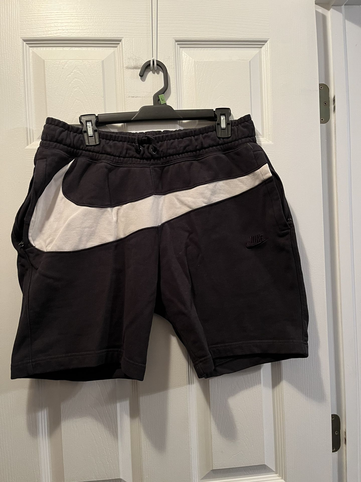 Black Nike Shorts (L)
