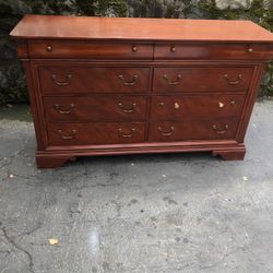 Very Good Condition Hardwood Dresser 