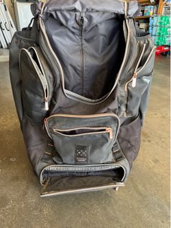 Easton voyager wheeled bag
