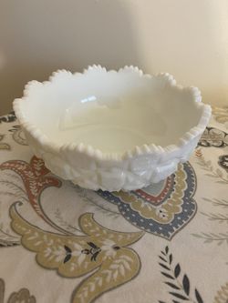 Vintage WESTMORELAND MILK GLASS Old Quilt Round Serving Bowl