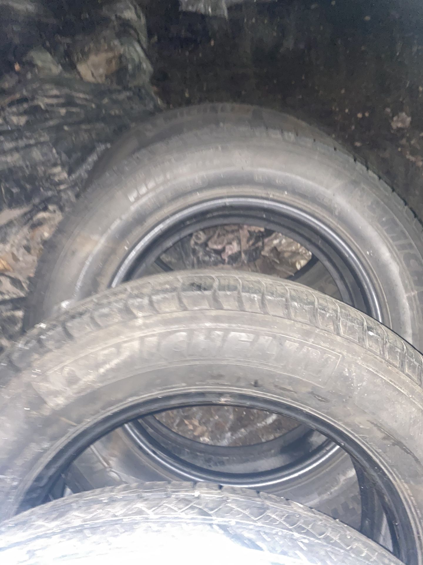 Michellin latitude 225/65/17 like new all matching tires all even no holes or nothing