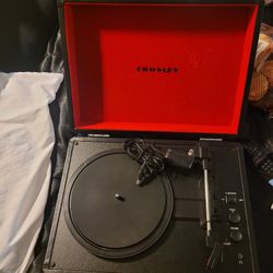 Crosley Portable Turn table With 30 Random 45 Records