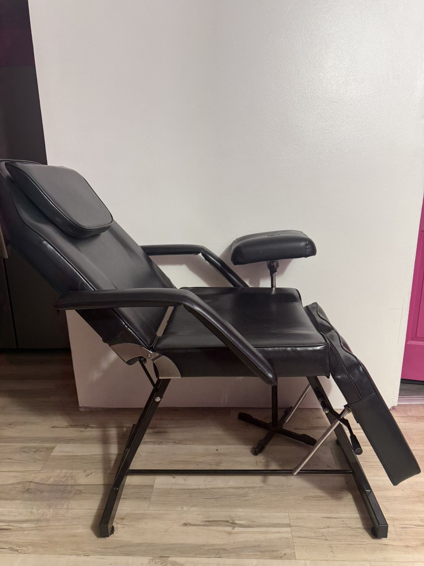 Tattoo Chair And Arm Rest 